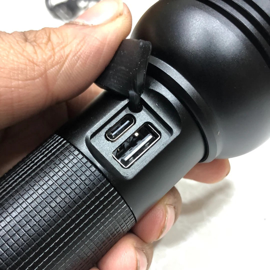 Multifunctional LED Flashlight